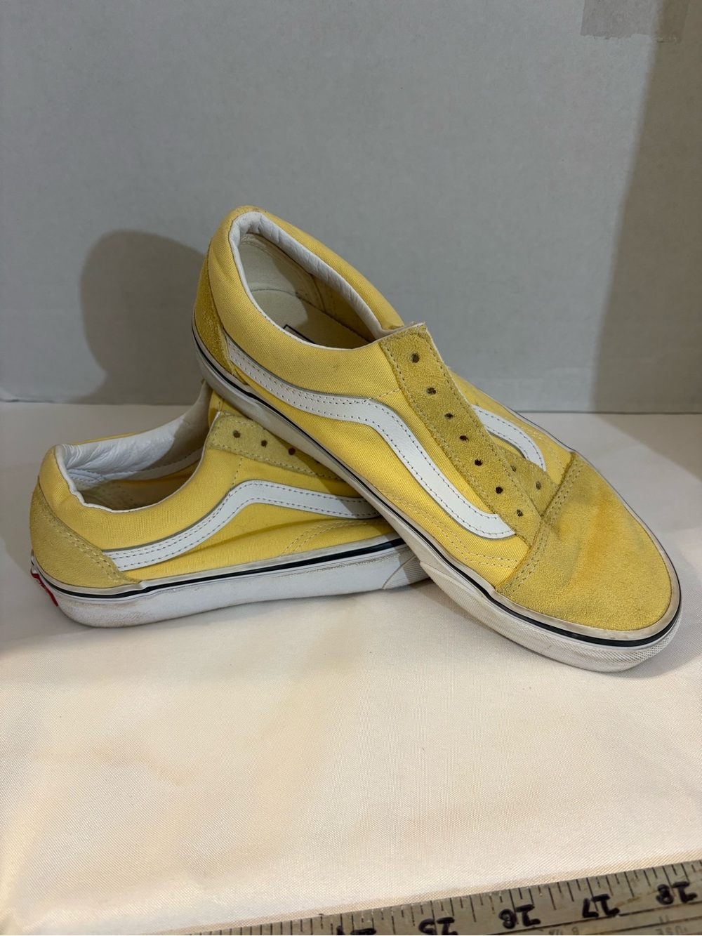 Vans Old Skool Low Top Sneakers Women’s 7.5 vibrant‎ yellow canvas white detail